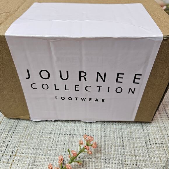 Journee Collection Maevali Pump Pointed Toe Bone White Size‎ 10 - Picture 11 of 12